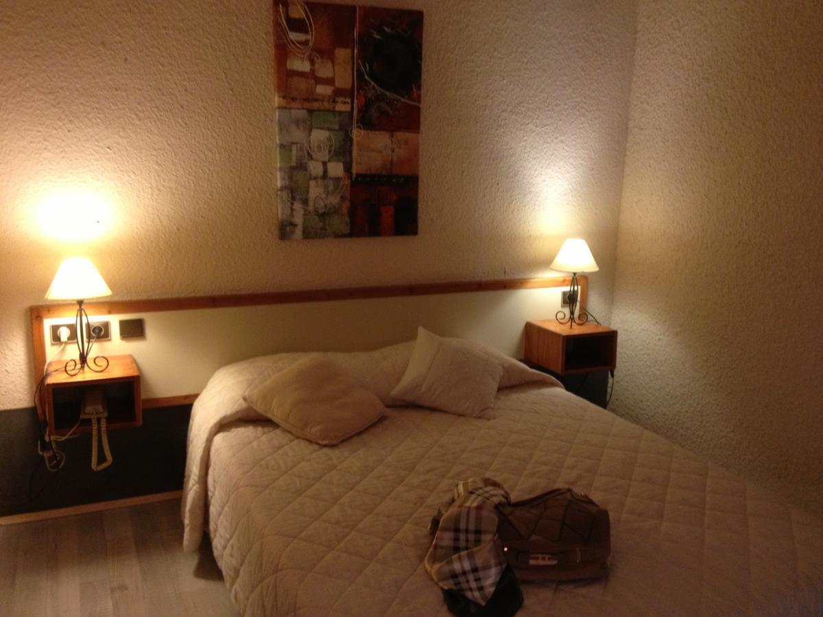 Hotel Cartusia Sarcenas Cameră foto